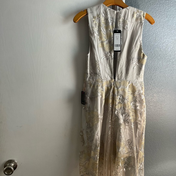 Bebe Deep V Lace Gown - Picture 3 of 7